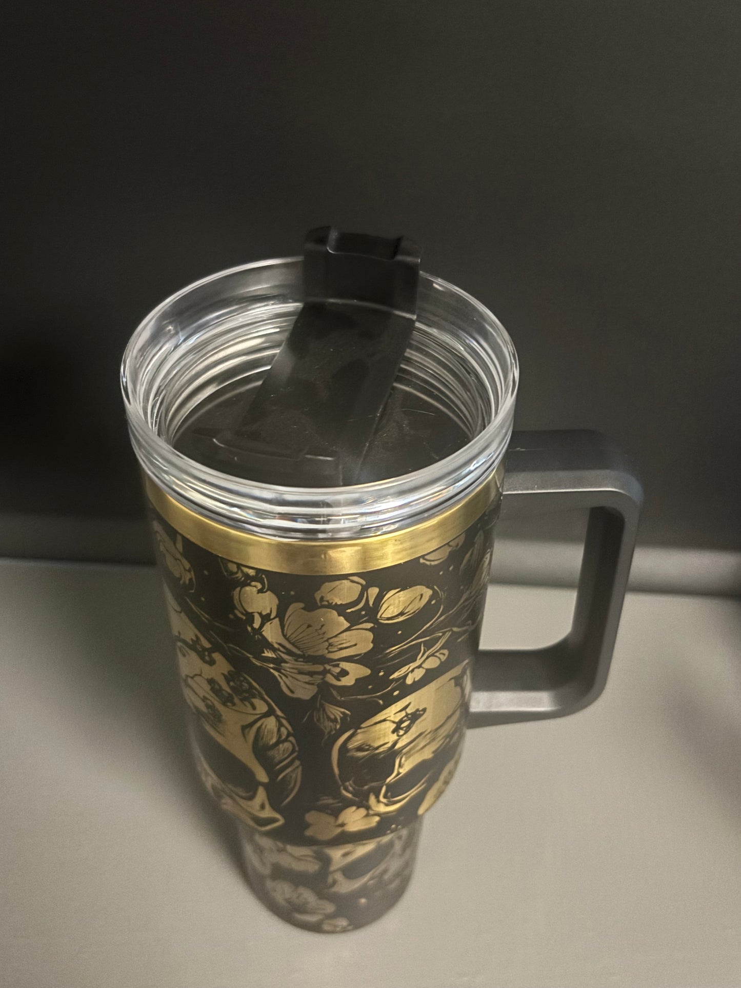 Skulls & Flowers 40oz black/gold laser engraved Tumble